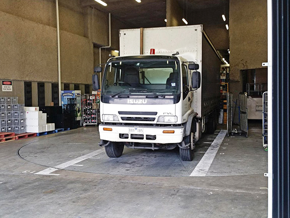 Maneuverable LGV Turntable