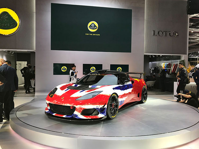 Rotating Display Turntable for Automotive Exhibits
