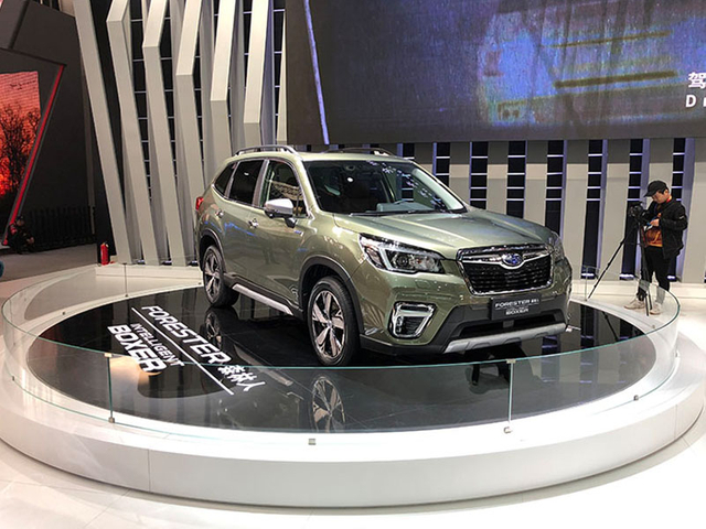 Rotating Display Turntable for Automotive Exhibits