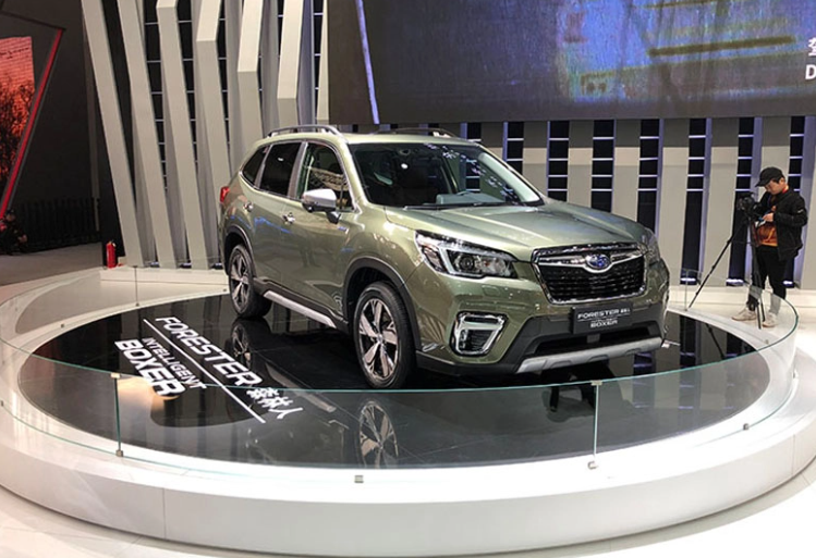 Obrotowy st&oacute;ł obrotowy do wystaw motoryzacyjnych